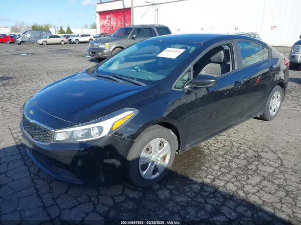 3KPFK4A78JE248433 2018 KIA FORTE - Image 2