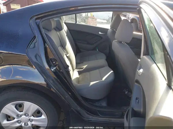 3KPFK4A78JE248433 2018 KIA FORTE - Image 8