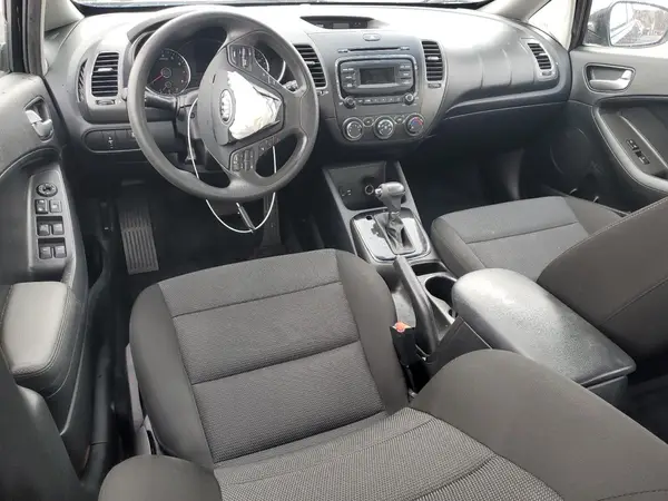 3KPFK4A78JE251820 2018 KIA FORTE - Image 8