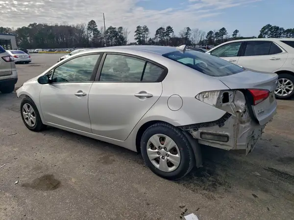 3KPFK4A78JE257682 2018 KIA FORTE - Image 2