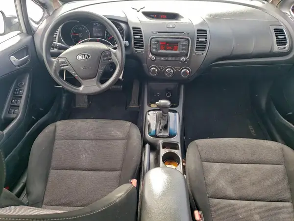 3KPFK4A78JE257682 2018 KIA FORTE - Image 8
