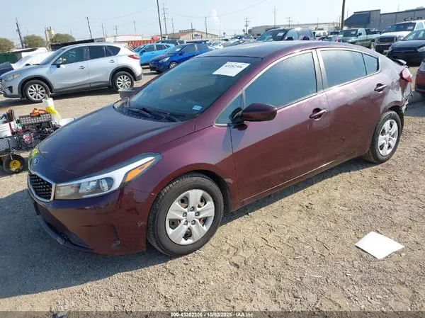 3KPFK4A78JE258296 2018 KIA FORTE - Image 2