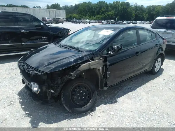 3KPFK4A78JE258489 2018 KIA FORTE - Image 2