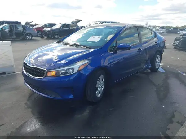3KPFK4A78JE258654 2018 KIA FORTE - Image 2