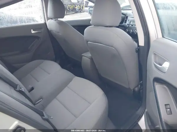 3KPFK4A78JE259027 2018 KIA FORTE - Image 8