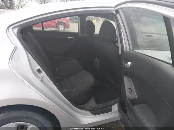 3KPFK4A78JE259979 2018 KIA FORTE - Image 8
