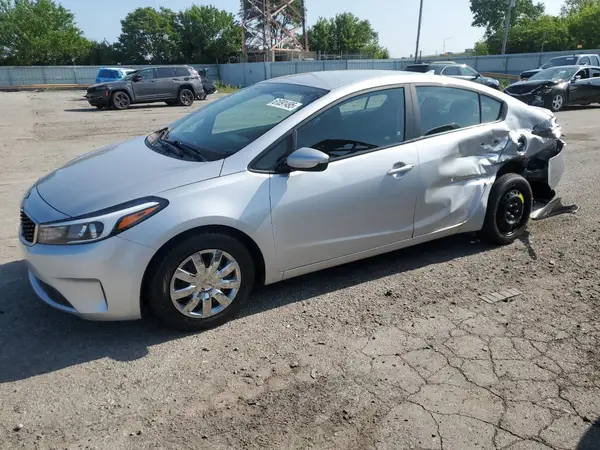 3KPFK4A78JE260145 2018 KIA FORTE - Image 1