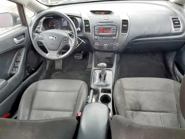 3KPFK4A78JE260419 2018 KIA FORTE - Image 8