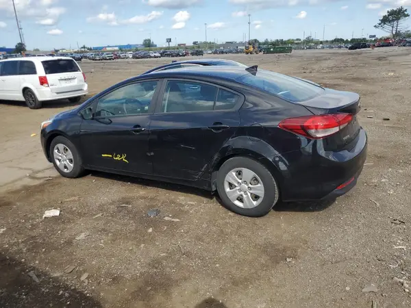 3KPFK4A78JE266155 2018 KIA FORTE - Image 2