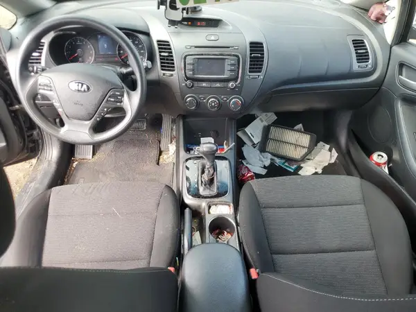 3KPFK4A78JE266155 2018 KIA FORTE - Image 8