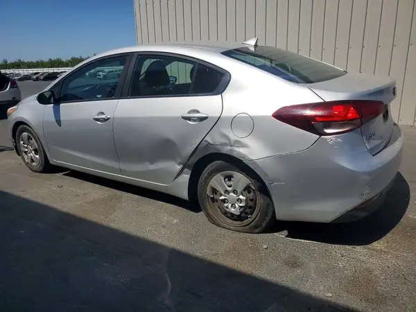 3KPFK4A78JE266902 2018 KIA FORTE - Image 2