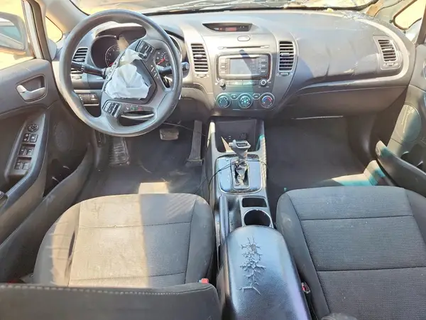 3KPFK4A78JE268004 2018 KIA FORTE - Image 8