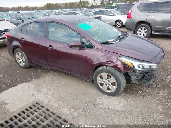 3KPFK4A78JE268276 2018 KIA FORTE - Image 1
