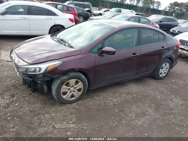 3KPFK4A78JE268276 2018 KIA FORTE - Image 2