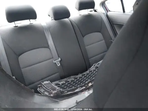 3KPFK4A78JE268276 2018 KIA FORTE - Image 8