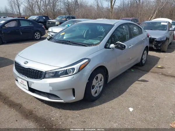 3KPFK4A78JE269797 2018 KIA FORTE - Image 2