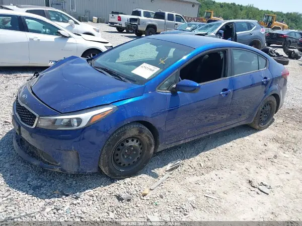 3KPFK4A78JE269864 2018 KIA FORTE - Image 2