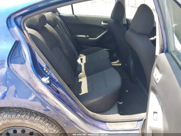 3KPFK4A78JE269864 2018 KIA FORTE - Image 8