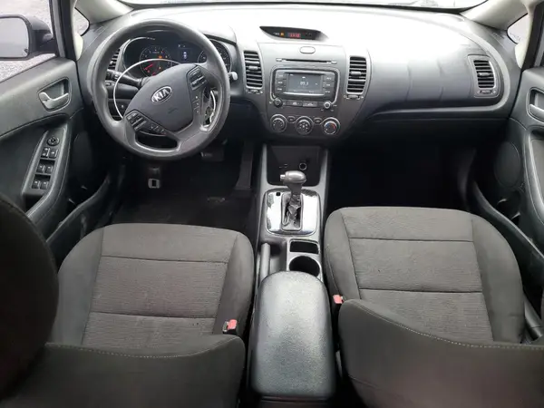 3KPFK4A78JE272067 2018 KIA FORTE - Image 8