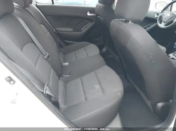 3KPFK4A78JE272473 2018 KIA FORTE - Image 8