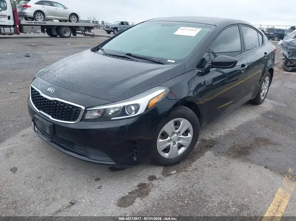 3KPFK4A78JE272599 2018 KIA FORTE - Image 2