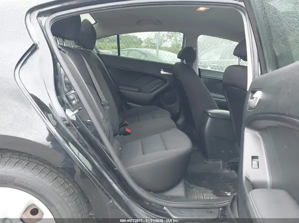 3KPFK4A78JE272599 2018 KIA FORTE - Image 8