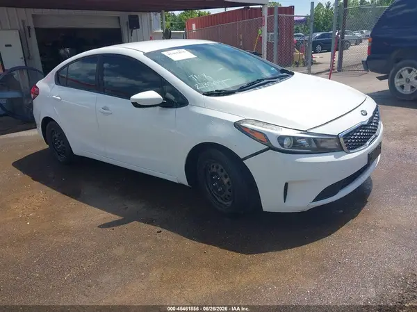 3KPFK4A78JE273509 2018 KIA FORTE - Image 1