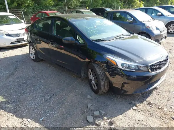 3KPFK4A78JE273638 2018 KIA FORTE - Image 1
