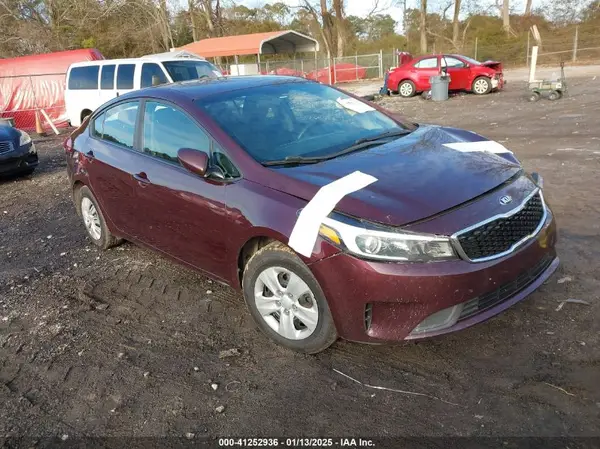 3KPFK4A78JE273851 2018 KIA FORTE - Image 1
