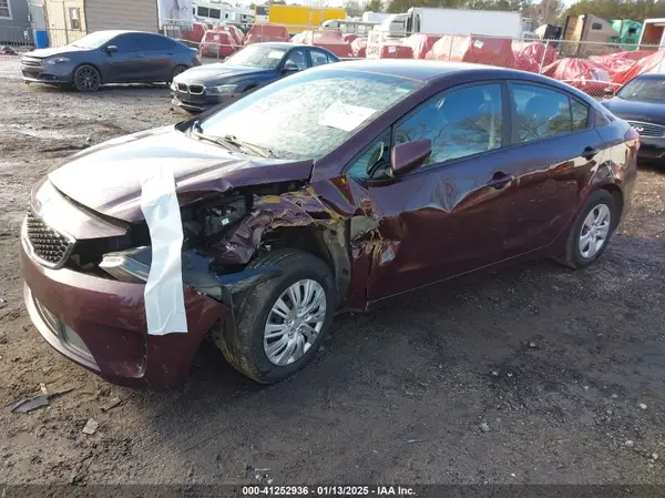 3KPFK4A78JE273851 2018 KIA FORTE - Image 2