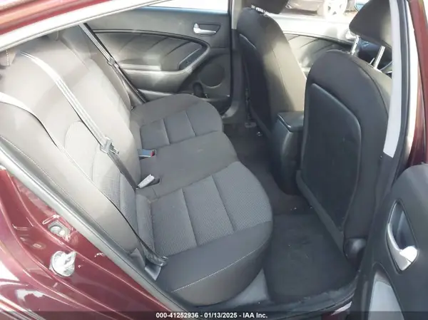 3KPFK4A78JE273851 2018 KIA FORTE - Image 8