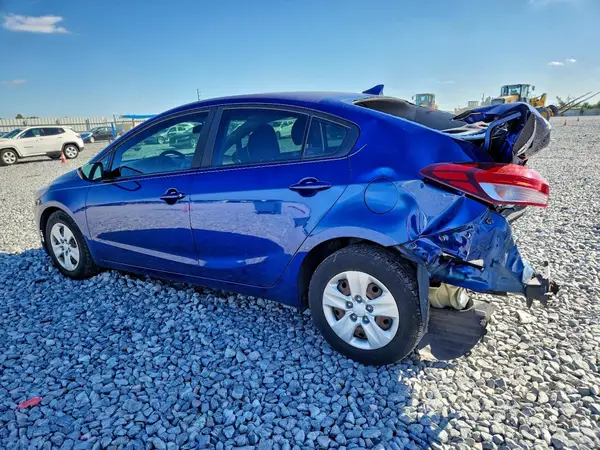 3KPFK4A78JE273901 2018 KIA FORTE - Image 2