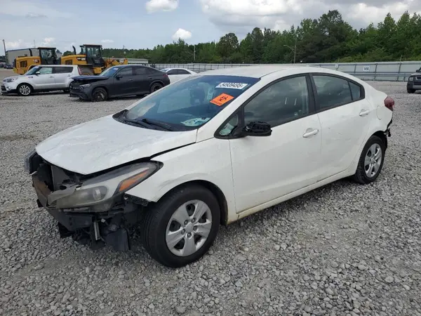 3KPFK4A78JE275048 2018 KIA FORTE - Image 1