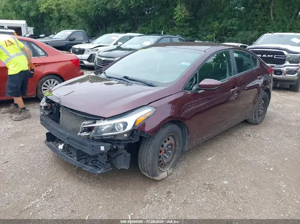 3KPFK4A78JE276507 2018 KIA FORTE - Image 2