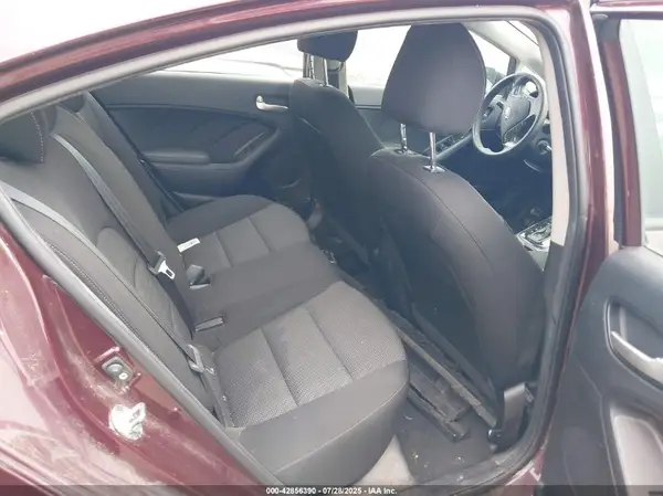 3KPFK4A78JE276507 2018 KIA FORTE - Image 8