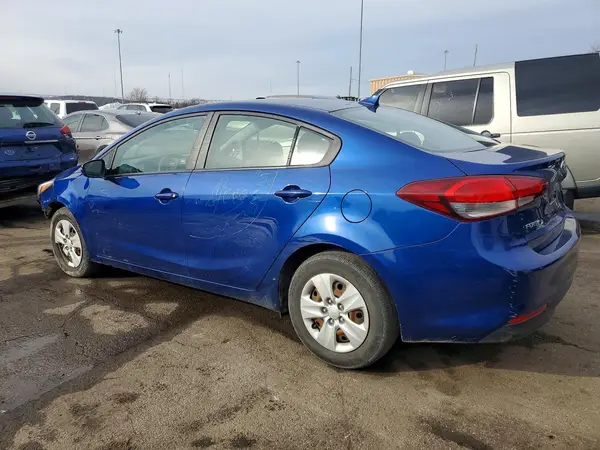3KPFK4A78JE278094 2018 KIA FORTE - Image 2