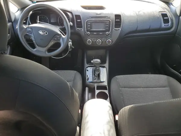 3KPFK4A78JE281657 2018 KIA FORTE - Image 8