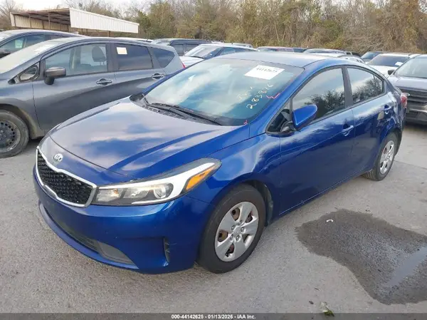 3KPFK4A78JE283876 2018 KIA FORTE - Image 2