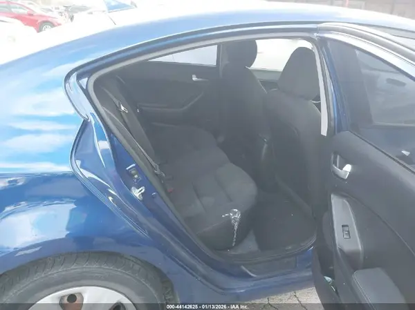 3KPFK4A78JE283876 2018 KIA FORTE - Image 8