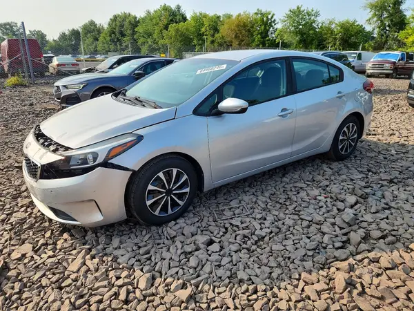 3KPFK4A78JE284302 2018 KIA FORTE - Image 1