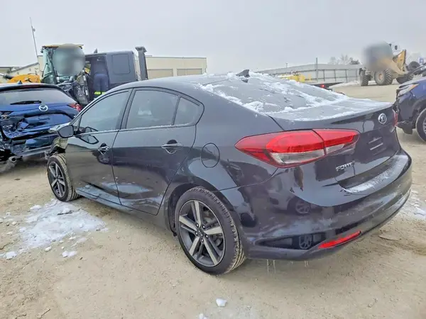 3KPFK4A78JE284722 2018 KIA FORTE - Image 2