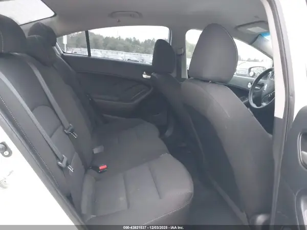 3KPFK4A78JE284820 2018 KIA FORTE - Image 8