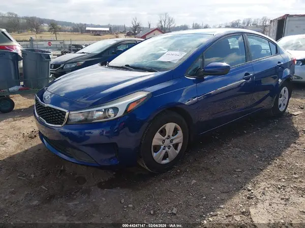 3KPFK4A78JE284901 2018 KIA FORTE - Image 2