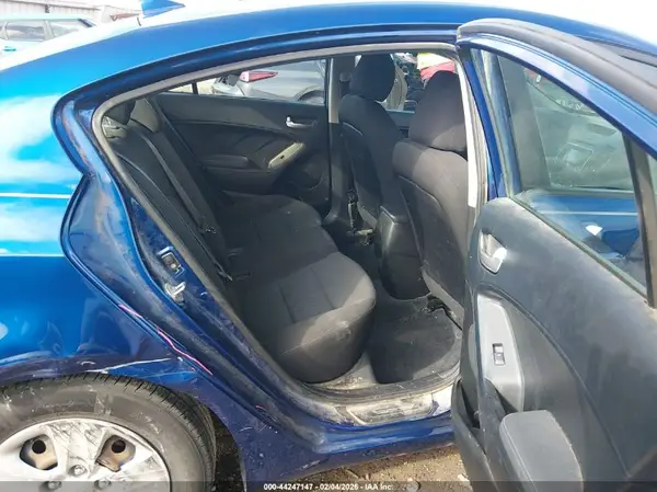 3KPFK4A78JE284901 2018 KIA FORTE - Image 8