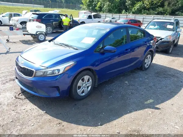 3KPFK4A79HE010438 2017 KIA FORTE - Image 2