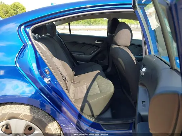 3KPFK4A79HE010438 2017 KIA FORTE - Image 8