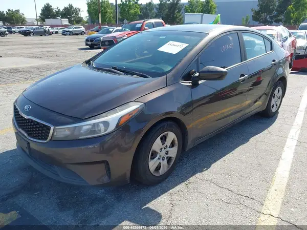 3KPFK4A79HE013937 2017 KIA FORTE - Image 2