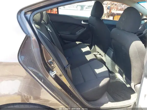 3KPFK4A79HE013937 2017 KIA FORTE - Image 8