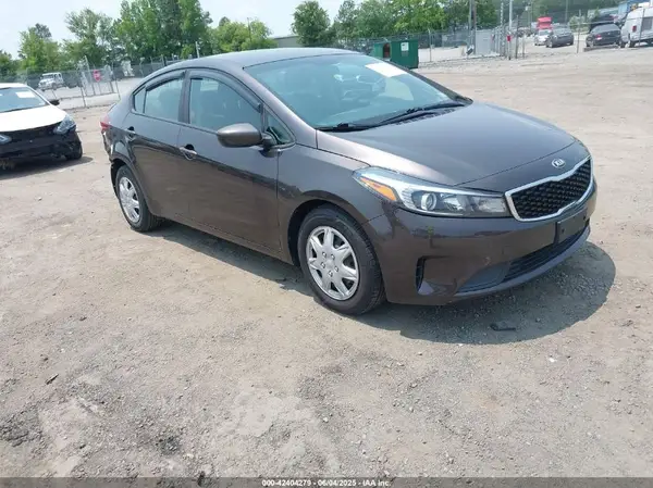 3KPFK4A79HE015820 2017 KIA FORTE - Image 1