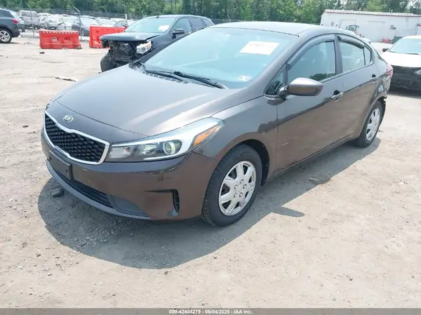 3KPFK4A79HE015820 2017 KIA FORTE - Image 2